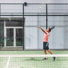 Corte de tenis de vidrio Padel