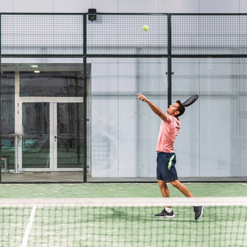 Corte de tenis de vidrio Padel