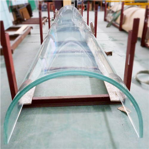 Vidrio laminado curvo